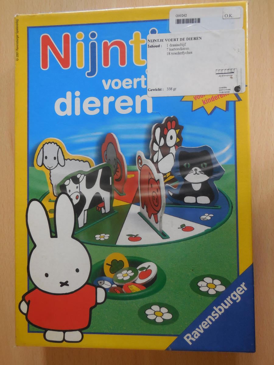 Nijntje voert de dieren