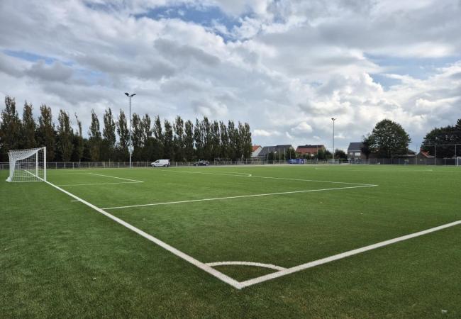 Kunstgras voetbalveld in Nederename