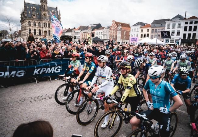 RVV de start van de vrouwen op de Markt (2024)